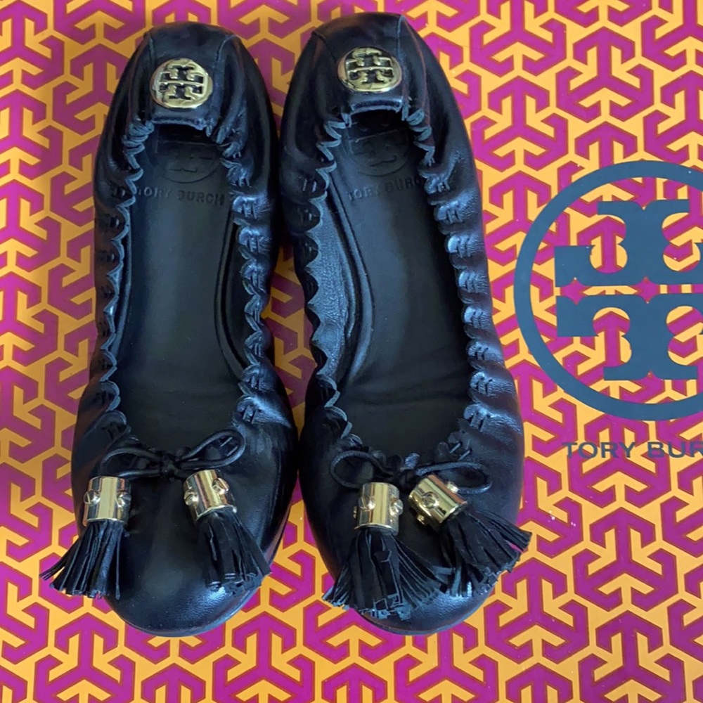 Tory Burch Reese flats in black size 5